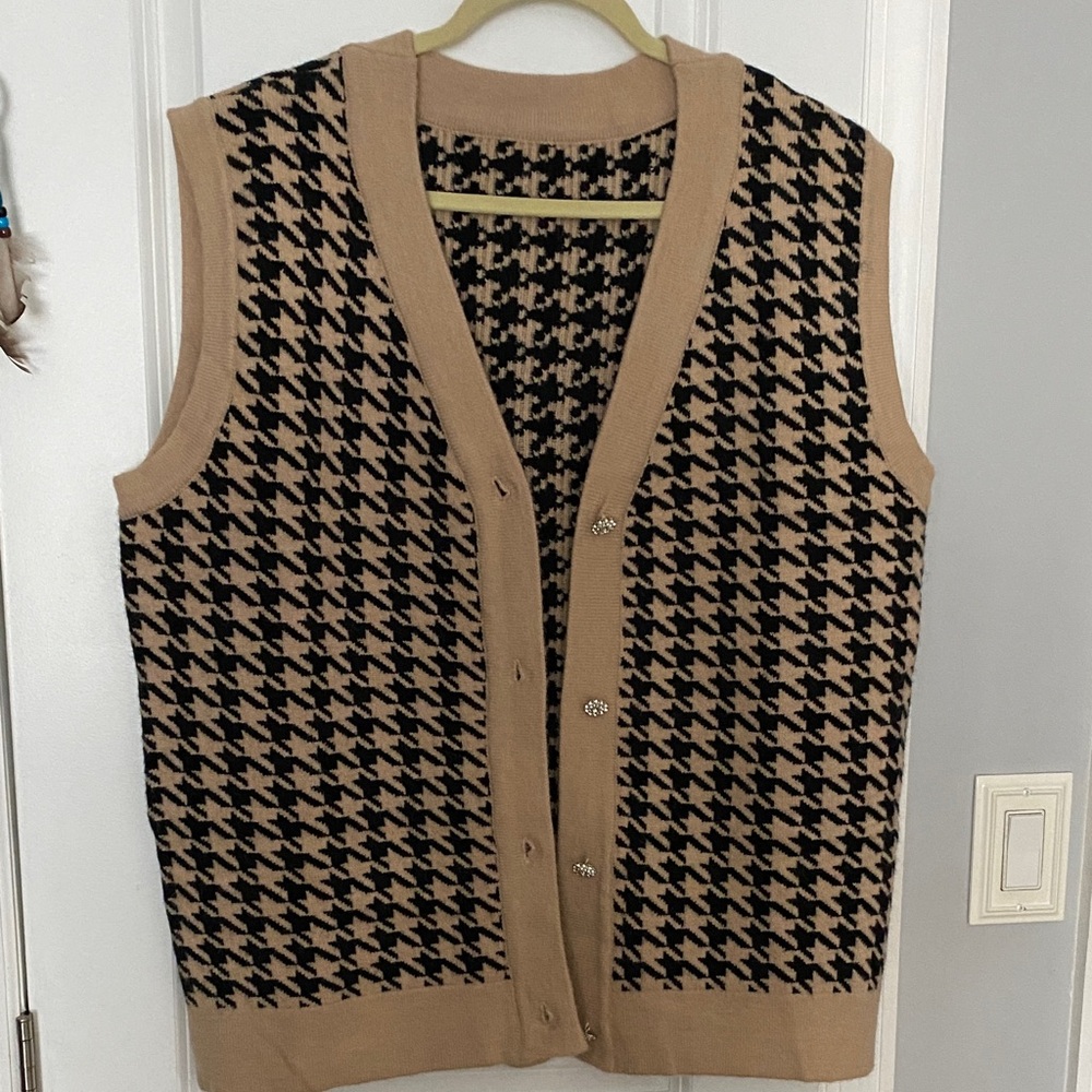 Women's rights Houndstooth Cardigan - Black and Tan size XL
NWOT
